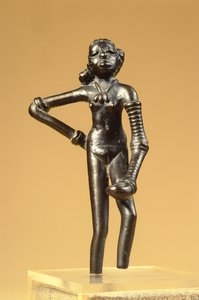 Figura de una joven bailarina, de Mohenjo-Daro, Valle del Indo, Pakistán, 3000-1500 a.C.